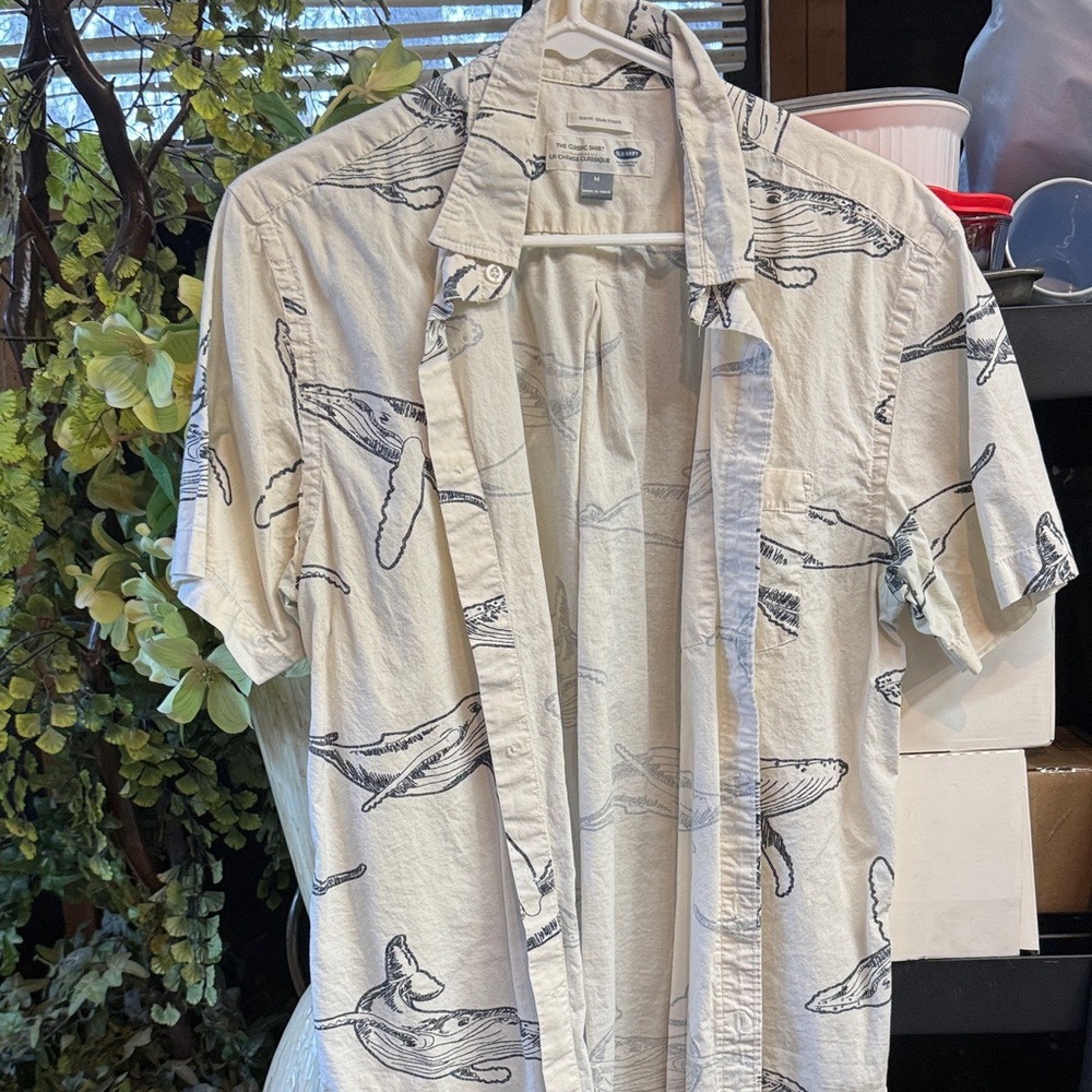 Old Navy Cream Whale Print Short Sleeve Shirt